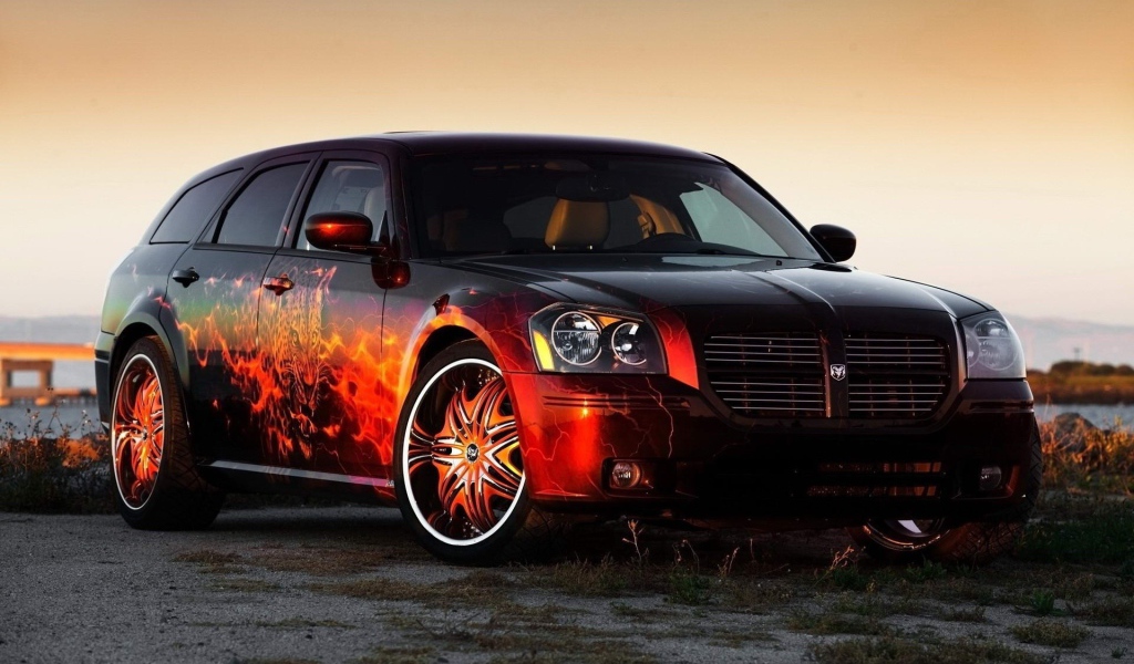 Огненная аппликация на автомобиле