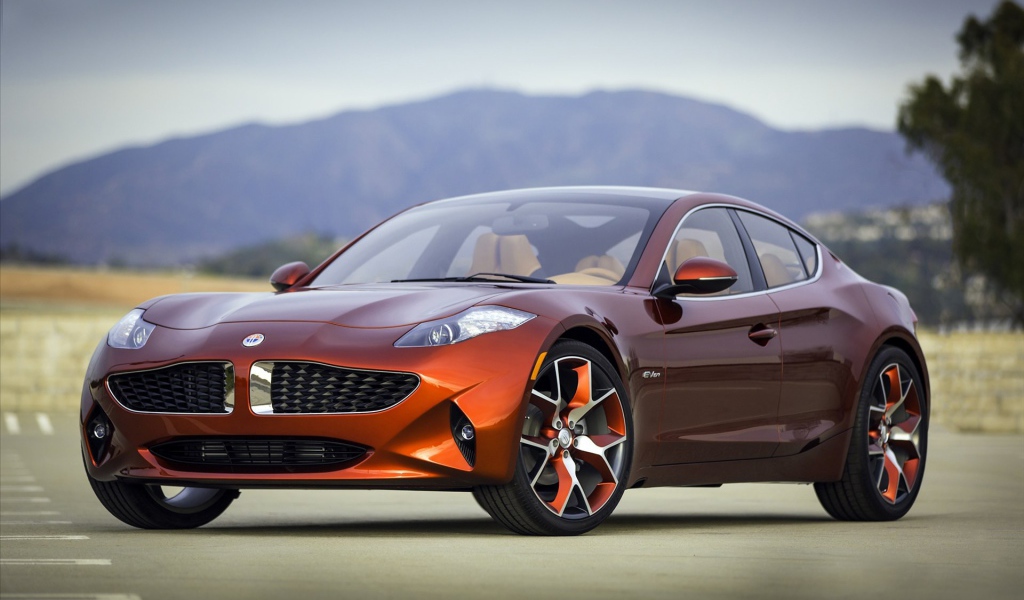 Автомобиль Fisker Karma цвета оранжевый металлик
