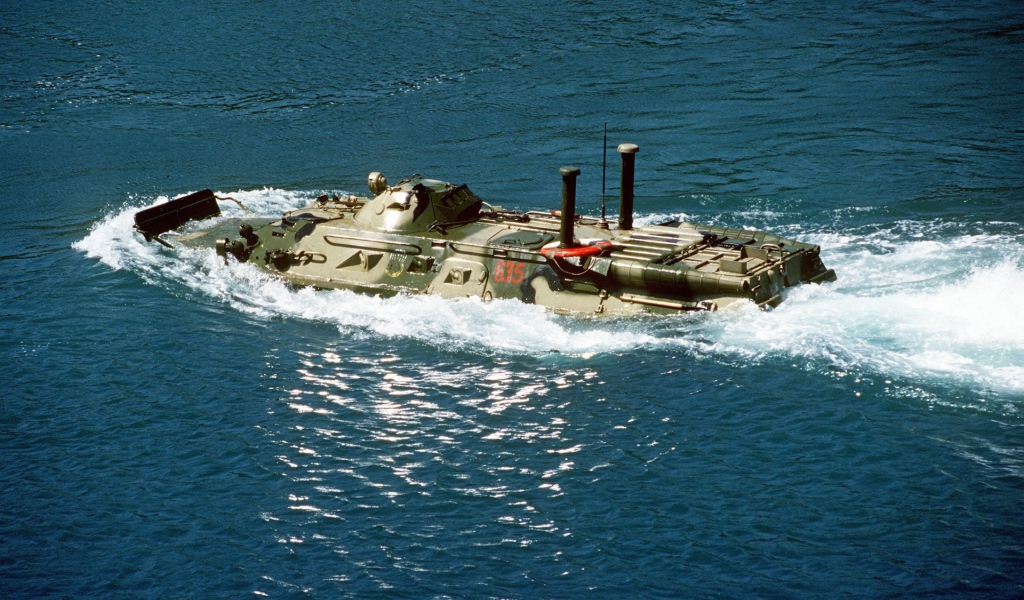 Плавающий военный бронетранспортер