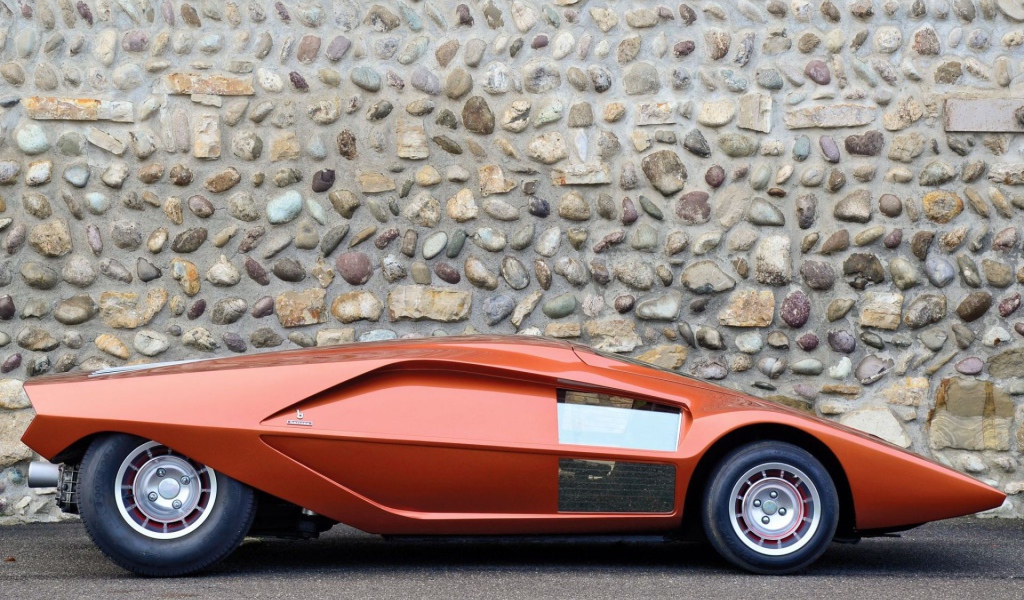 Футуристический автомобиль Lancia Stratos