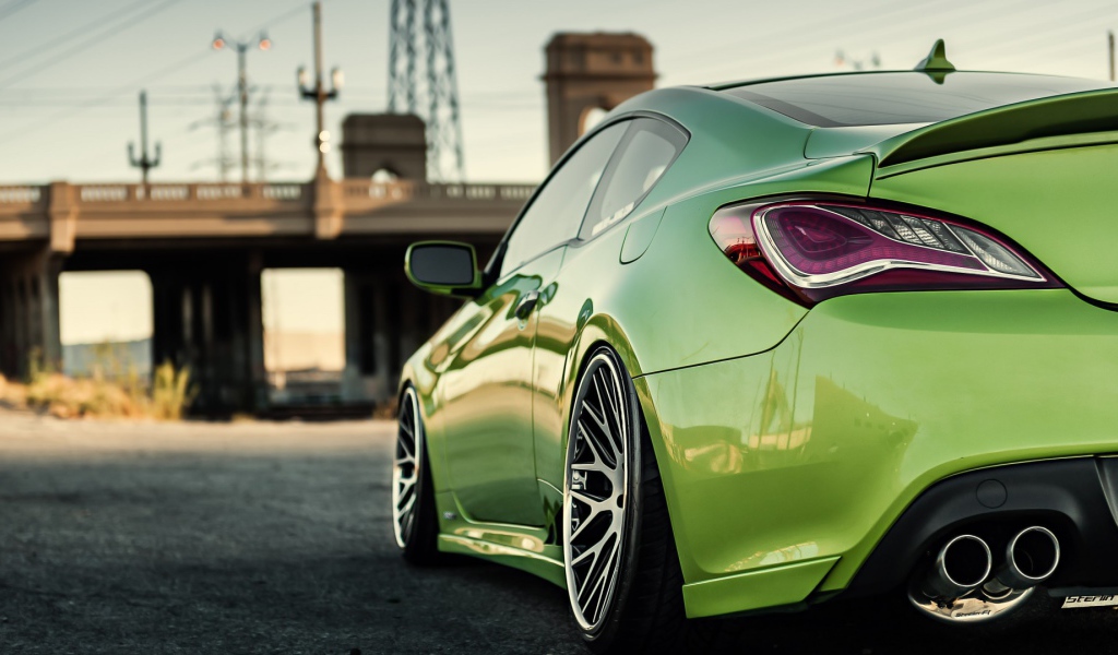 Нежно зеленый спортивный автомобиль