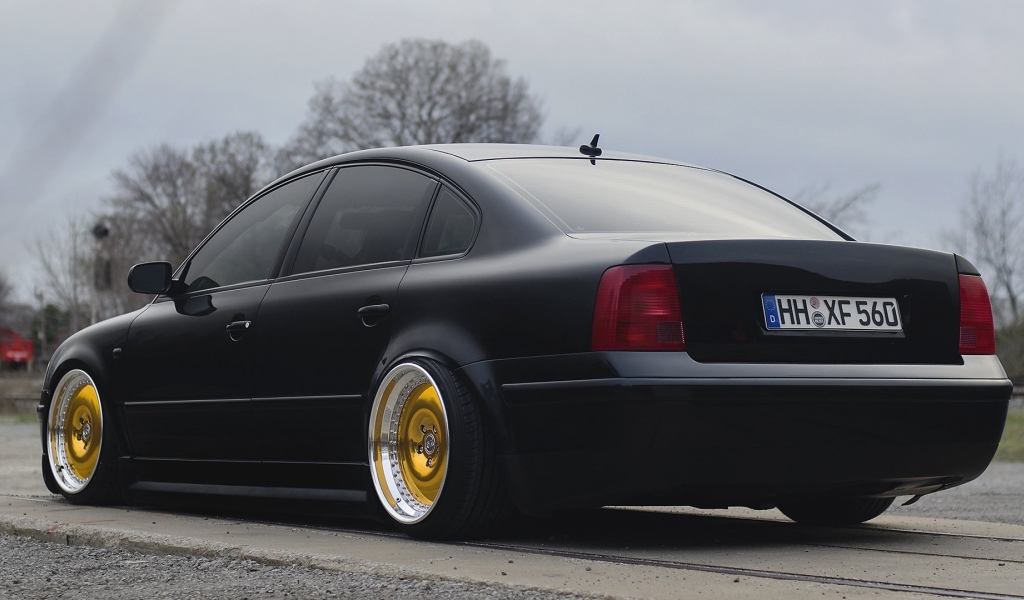 Золотые диски на автомобиле