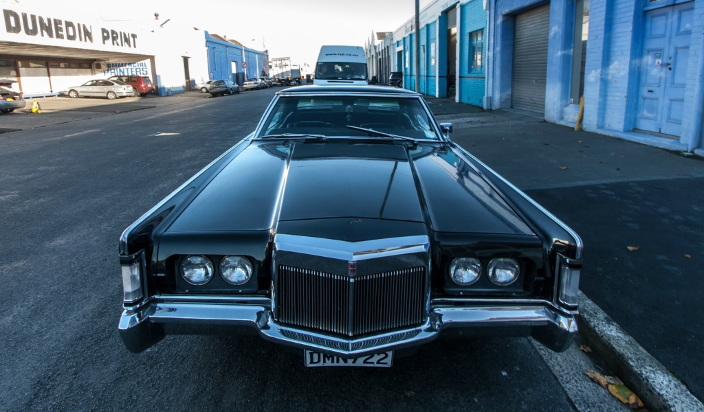 Великолепный черный Lincoln Continental