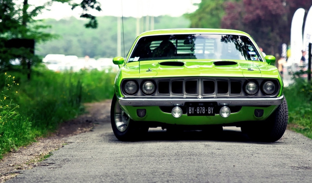 Зеленый автомобиль Hemi Cuda