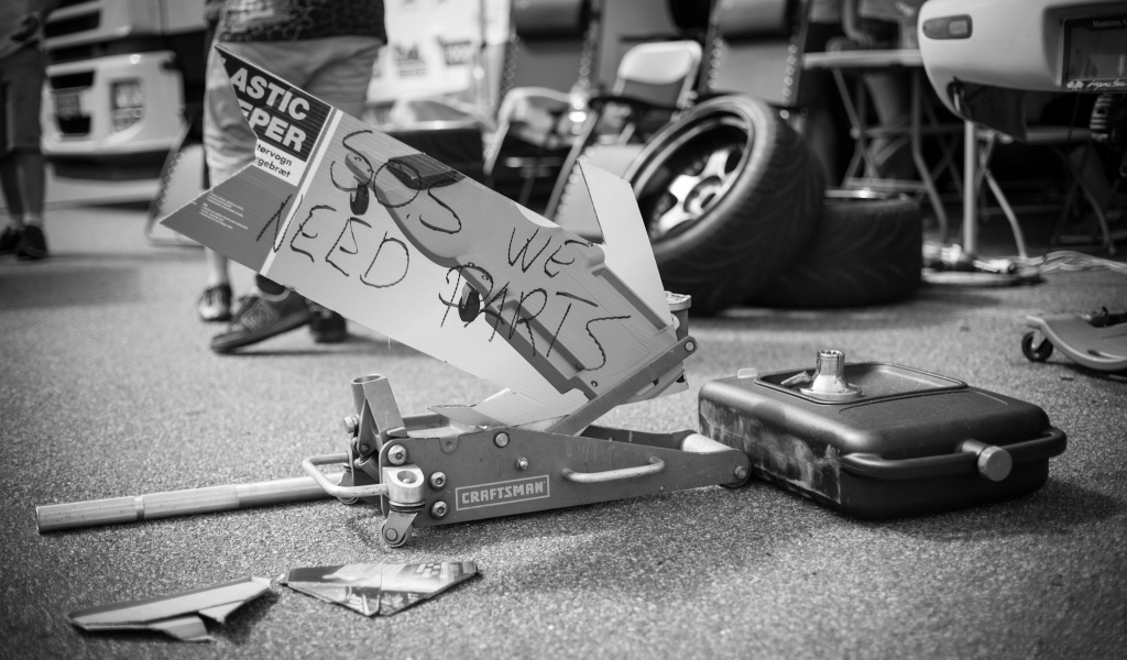 В автомастерской закончились запчасти