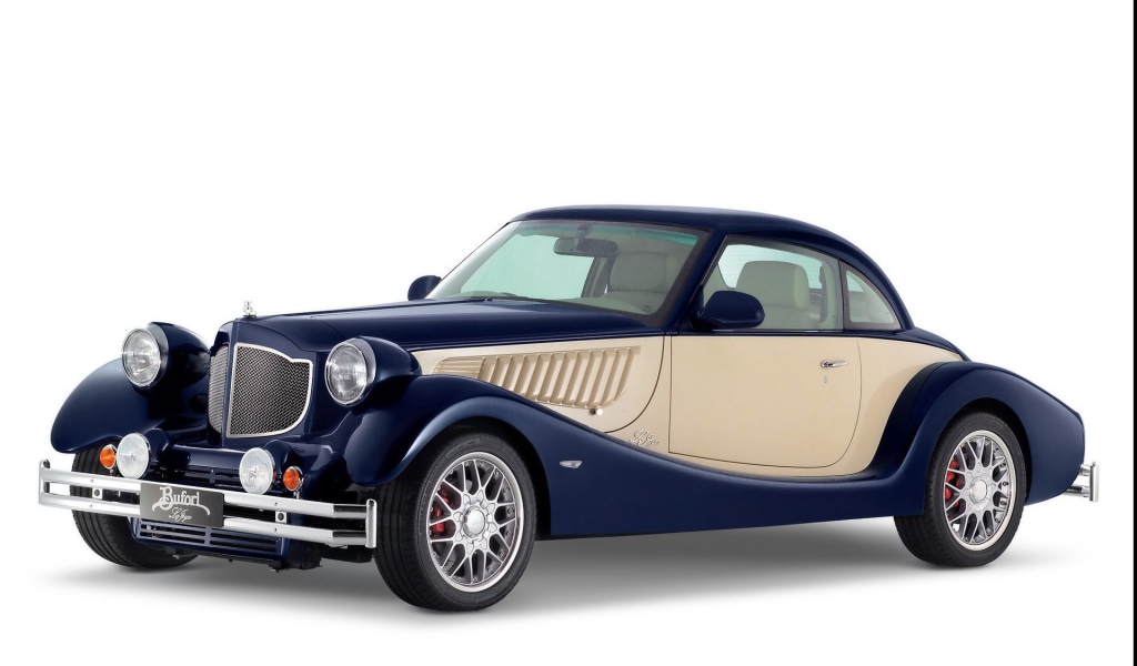 Аккуратный старый автомобиль