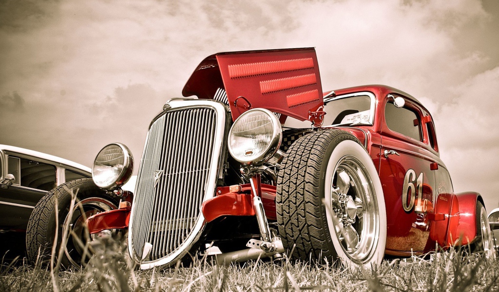 Старый спортивный автомобиль