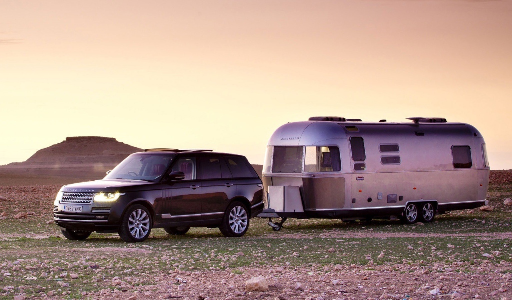 Рендж Ровер с жилым прицепом