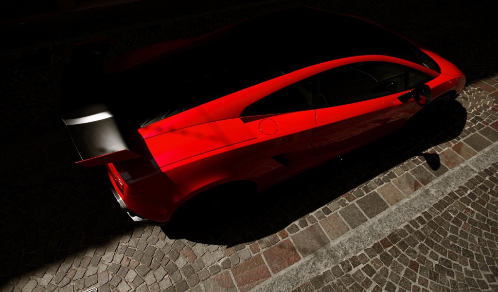 Красный стремительный Ламборгини