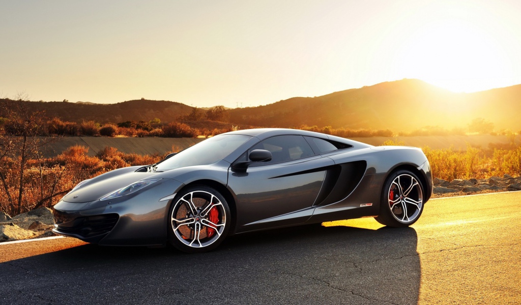 Плавные контуры автомобиля Макларен