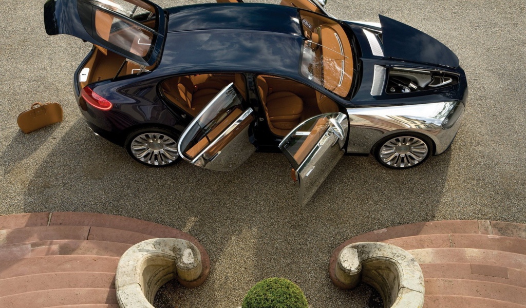 Машина с открытыми дверями