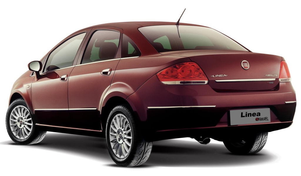 Новый автомобиль Fiat Linea, темно коричневый цвет