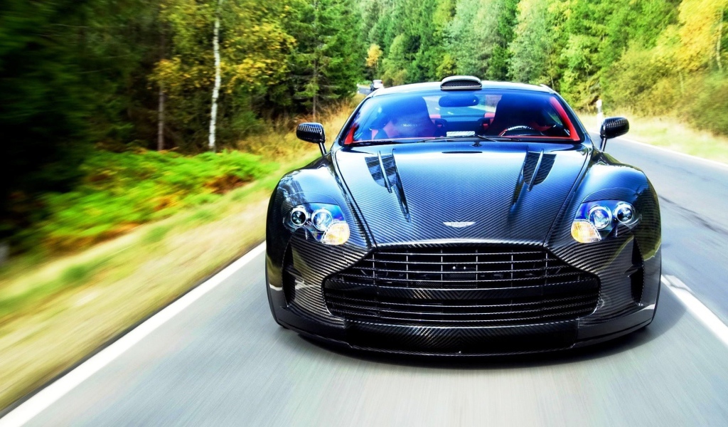 Ребристый рисунок на авто Aston Martin