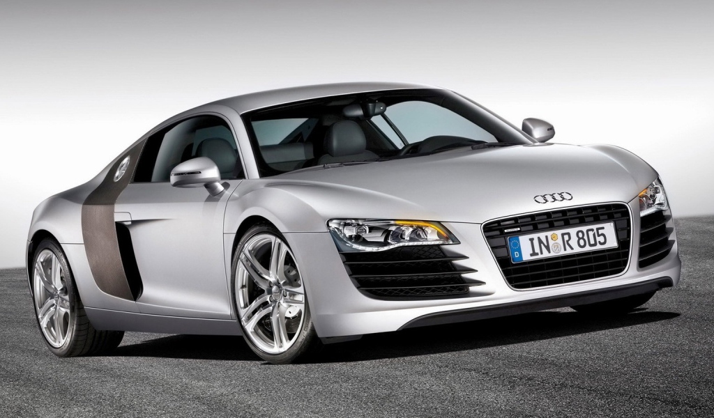 Серый автомобиль Audi R10