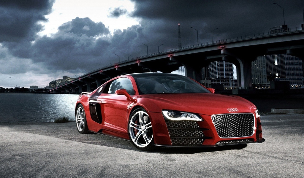 Спортивный красный Audi R10