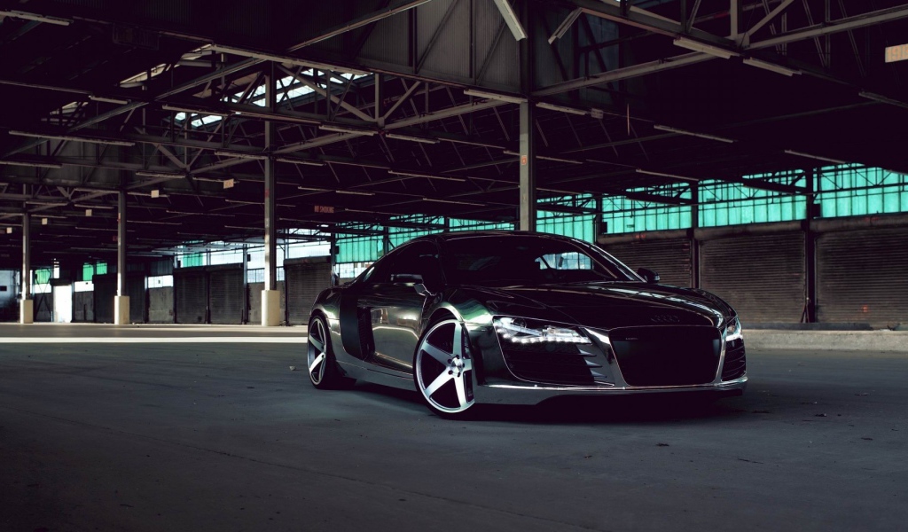 Стильный черный Audi R10