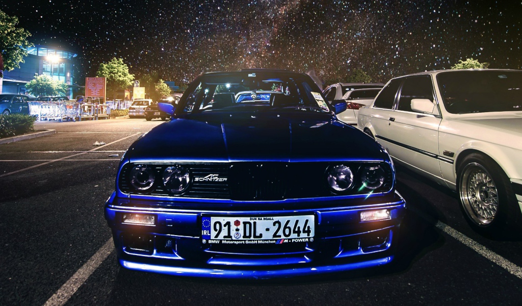 Красивый автомобиль BMW E30