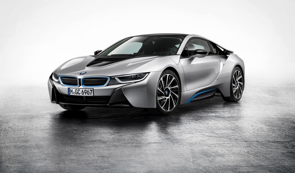 Серый автомобиль BMW i8