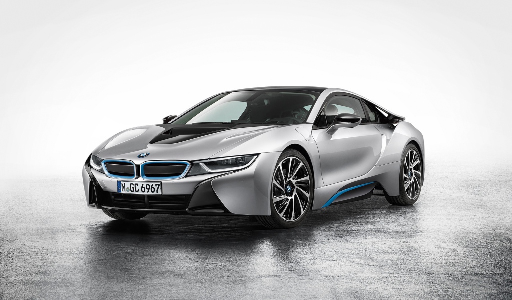 Новый серебристый BMW i8