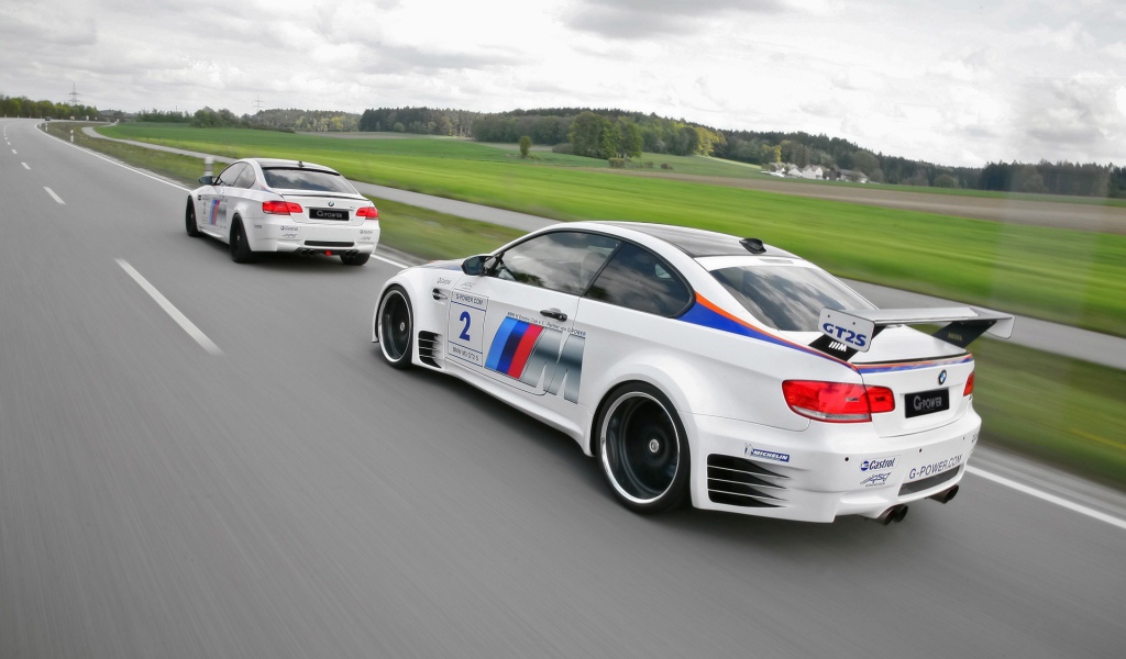Гонки на белых автомобилях BMW M3 GTS