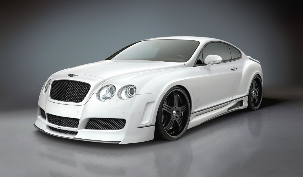 Дорогой белый автомобиль Бентли