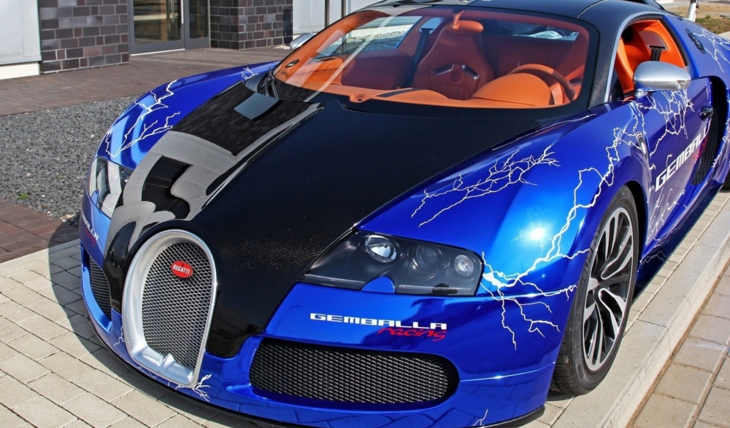Молнии на синем Bugatti Veyron