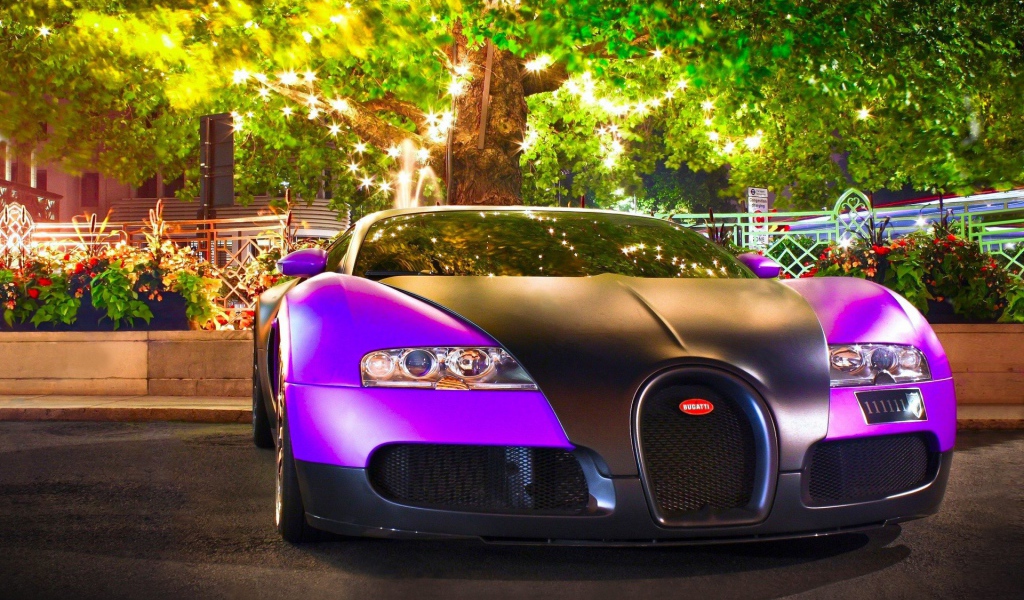 Сиреневый Bugatti Veyron с черным капотом