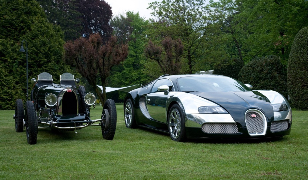 Ретро и современный автомобили Bugatti