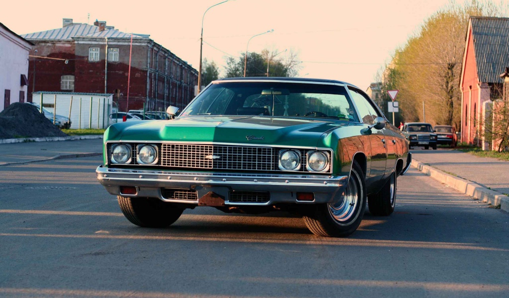 Зеленый ретро автомобиль Chevy