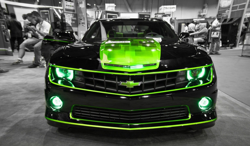 Черно зеленый Chevrolet Camaro