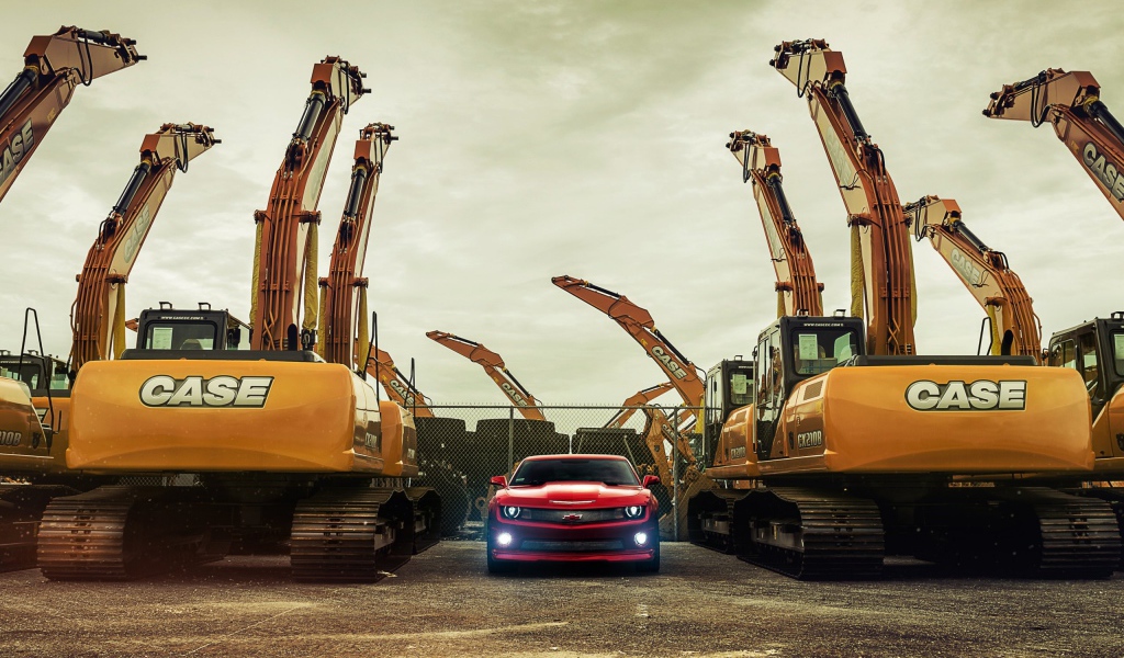 Chevrolet Camaro между экскаваторами