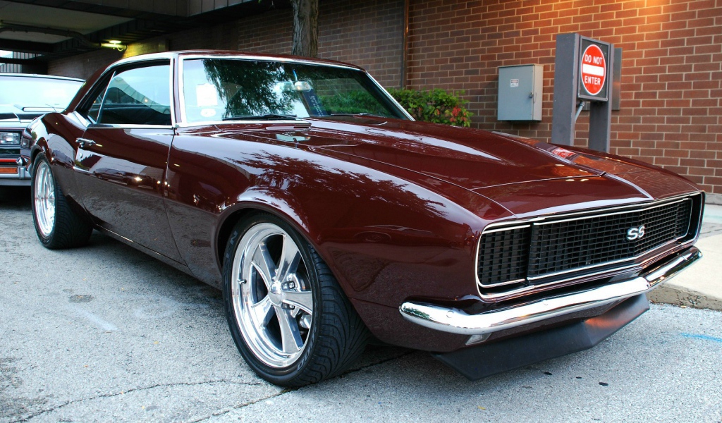 Мощный Chevrolet Camaro SS 1968