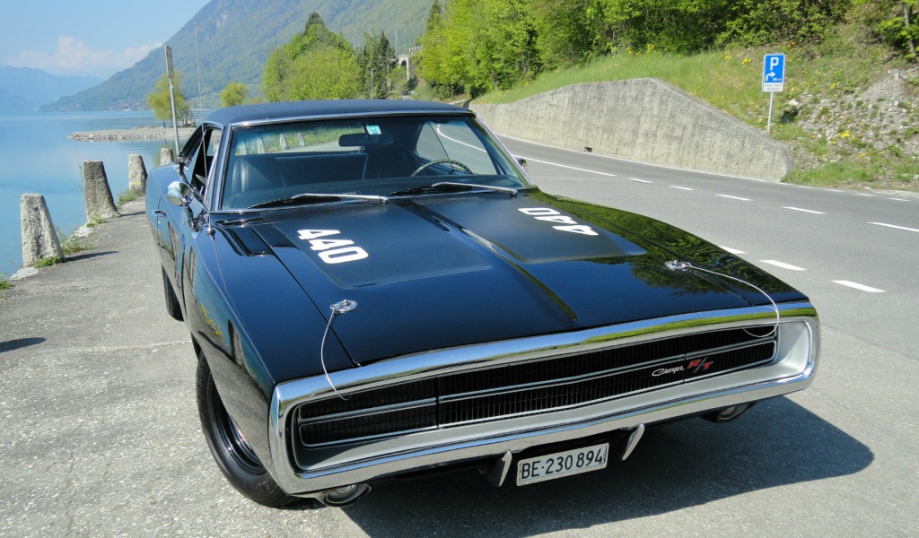 Черный Dodge Charger RT 440 4-Speed
