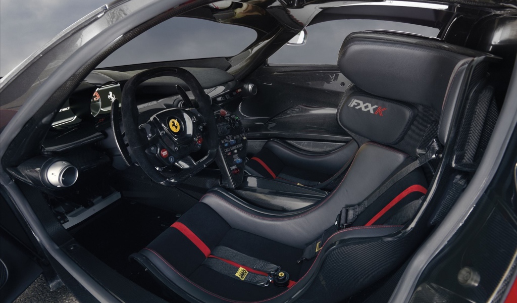 Салон автомобиля Ferrari FXX K