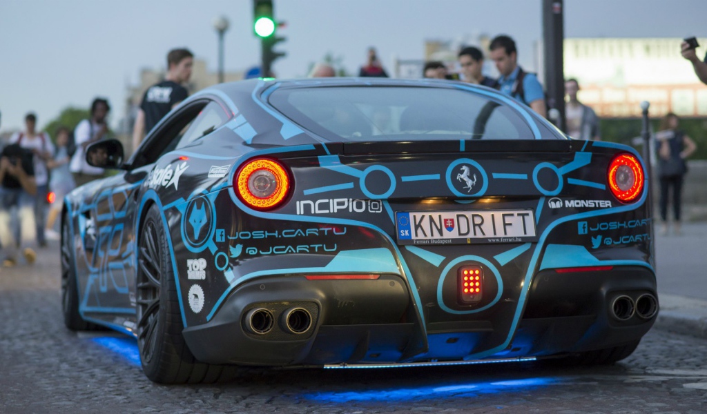 Автомобиль Ferrari F12 Berlinetta