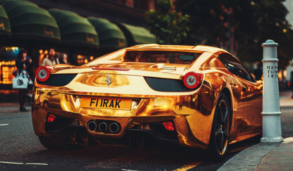 Золотой Ferrari 458 Italia