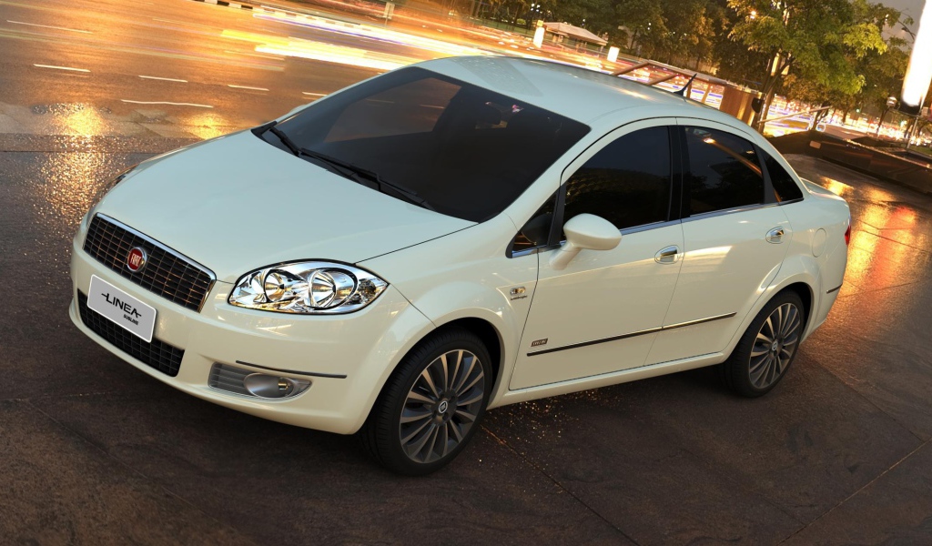 Белый Фиат у дороги