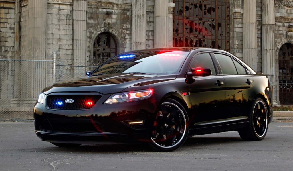 Полицейский автомобиль Форд