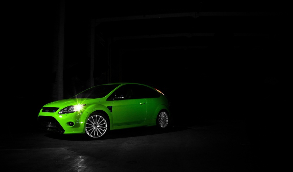 Зеленый Ford во мраке
