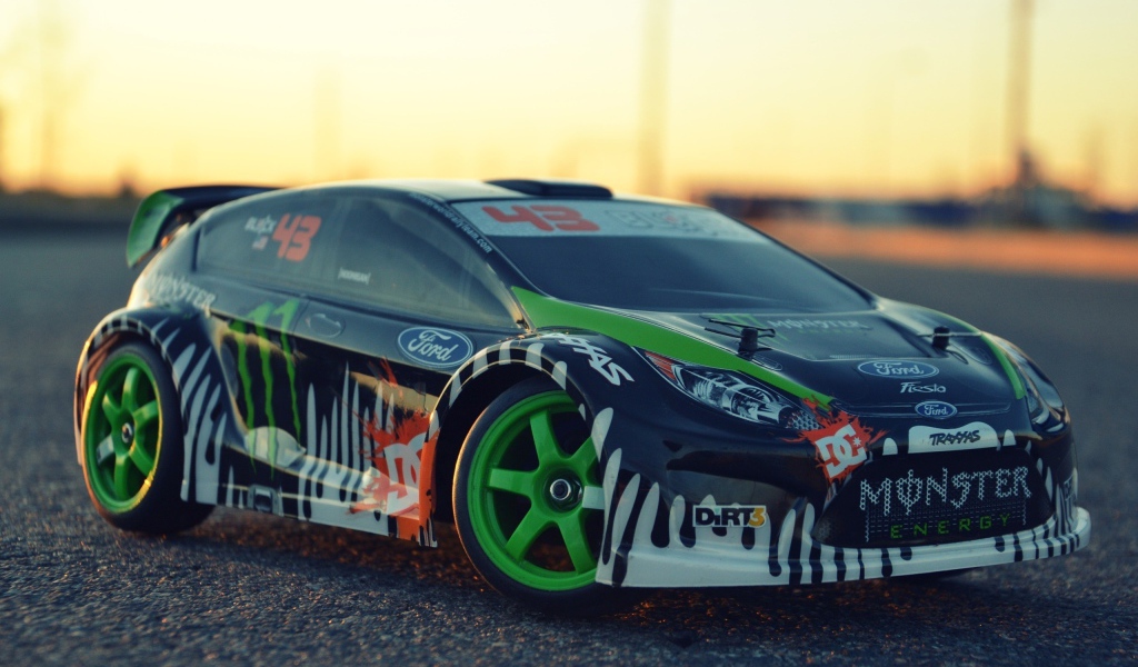 Раскрашенный Ford для уличных гонок