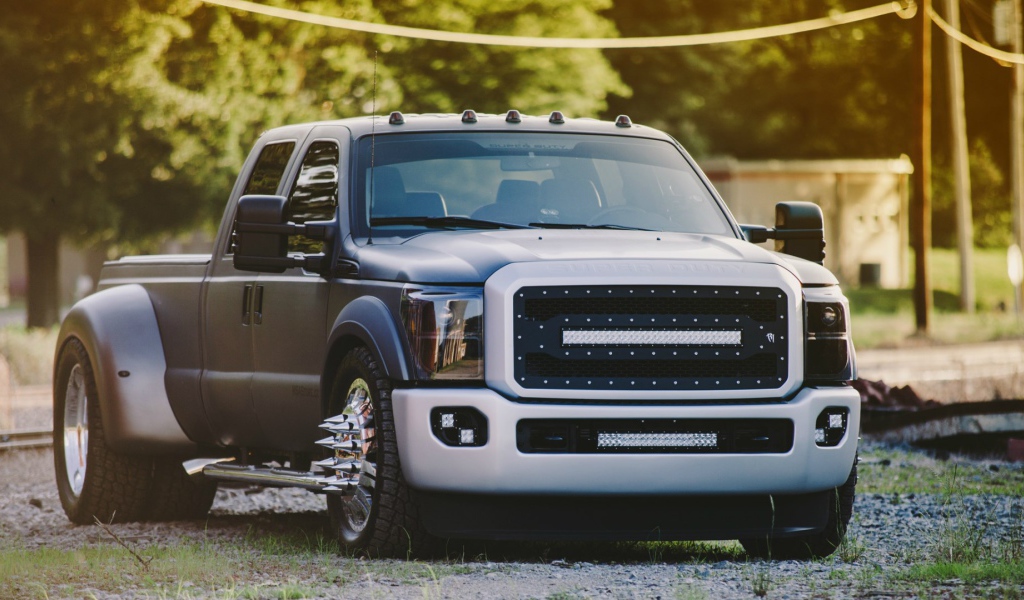 Мощный автомобиль Ford F-350