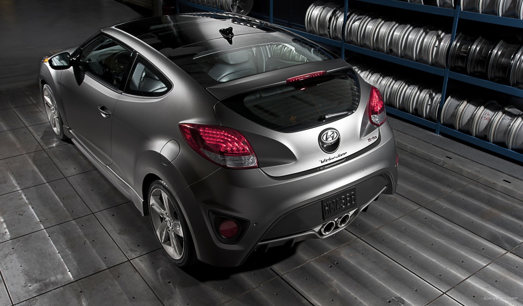 Авто Hyundai Veloster в гараже