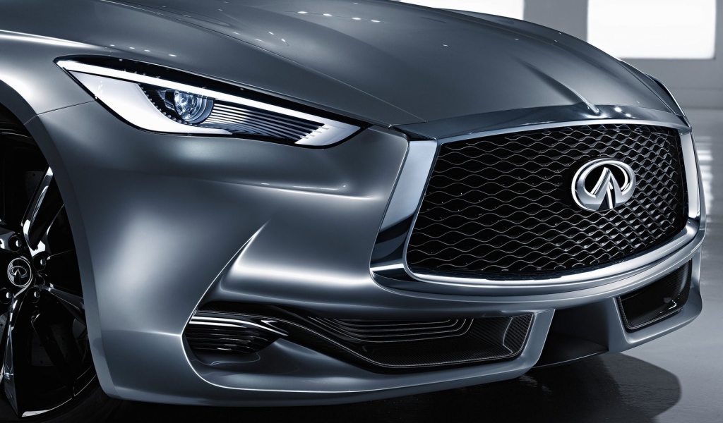 Вид спереди на новый Infiniti