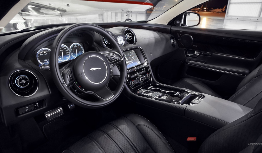 Салон автомобиля Jaguar XJ