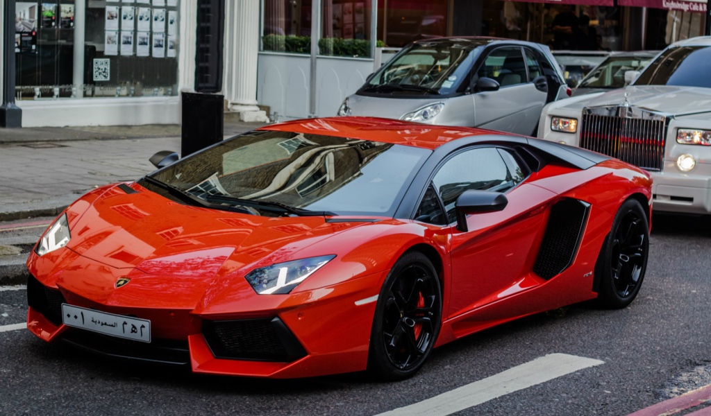 Красный Lamborghini Aventador LP 700-4