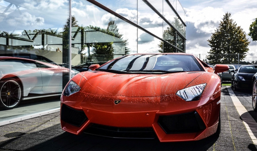 Красный Lamborghini Reventon