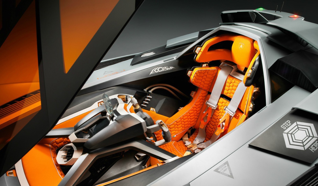 Водительское сиденье в  Lamborghini Egoista