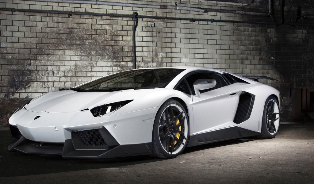 Белый Lamborghini Reventon