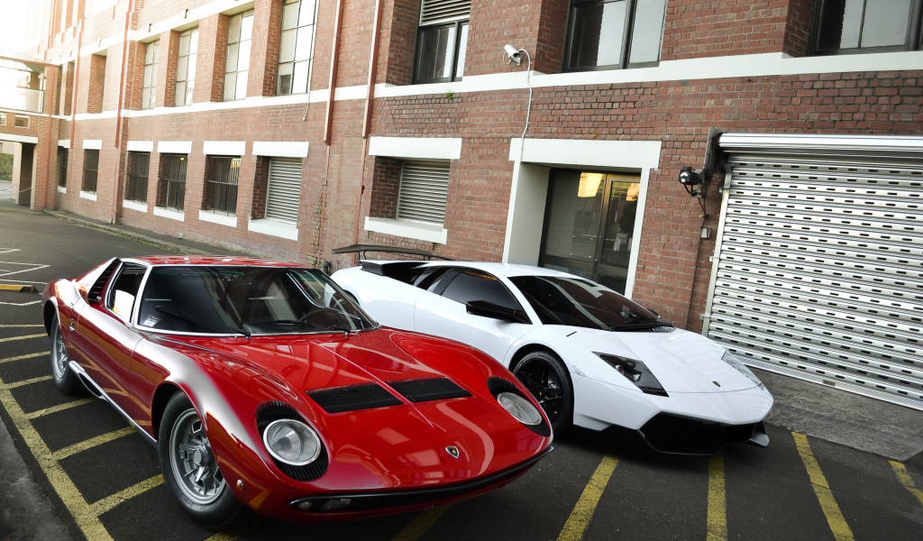 Белый и красный ламборджини