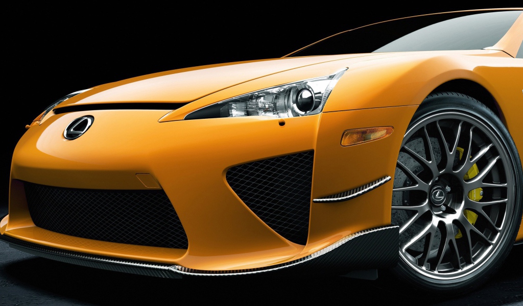 Перед оранжевого Лексуса